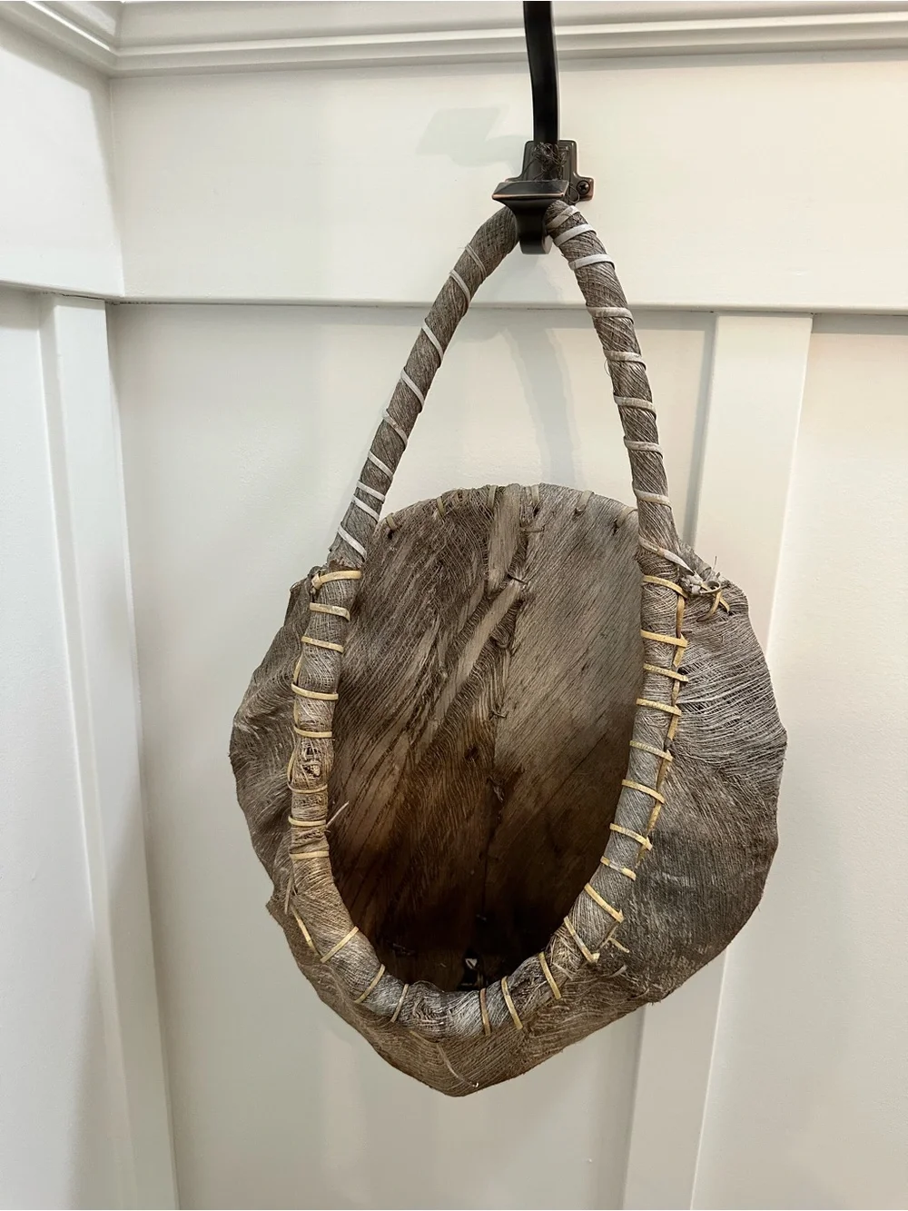 Organic Natural Woven Palm Husk Leaf Fiber Wall Hanging Basket Weathered Brown